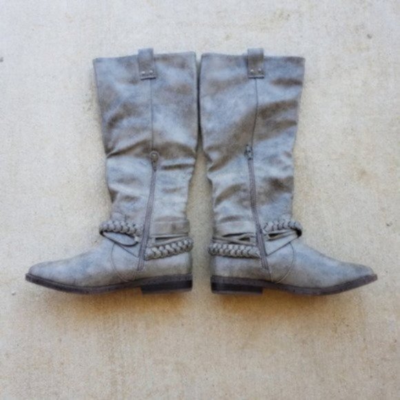 NWOT Rampage Grey/Taupe Distressed Boots. - Picture 3 of 6